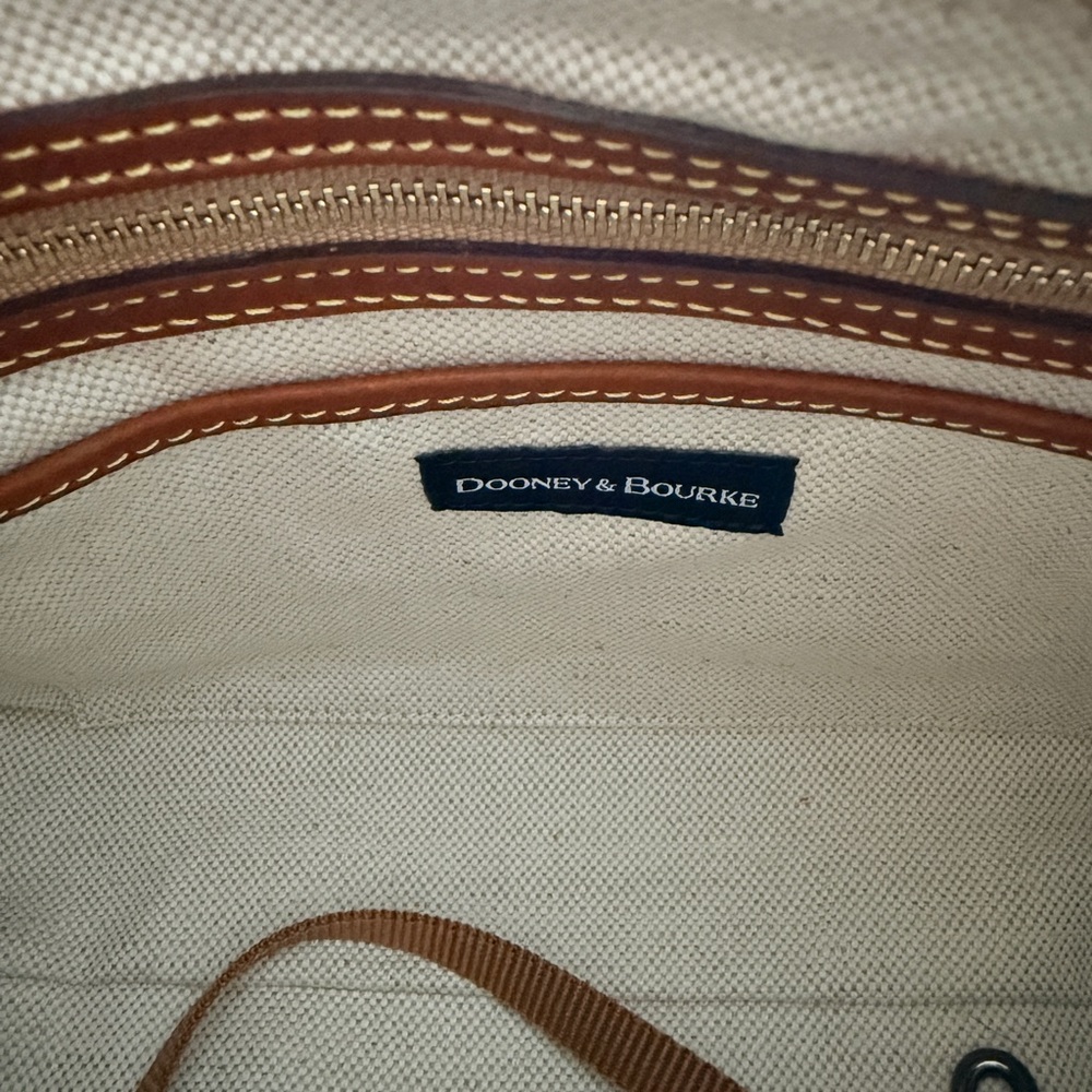 Dooney & Bourke - Pebble Grain Hobo Bag - Picture 5 of 9